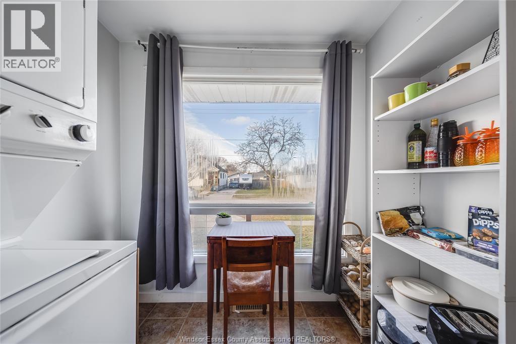 2340 George Avenue, Windsor, ON - Indoor Photo Showing Laundry Room