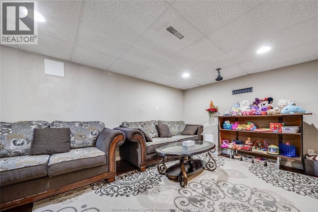 2340 George Avenue, Windsor, ON - Indoor Photo Showing Basement