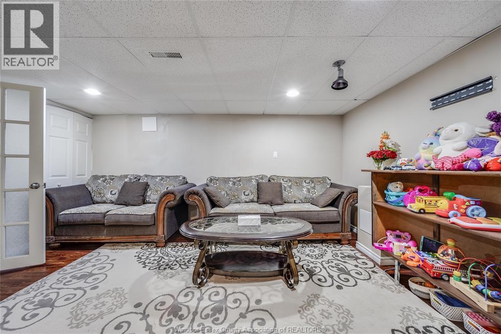 2340 George Avenue, Windsor, ON - Indoor Photo Showing Basement