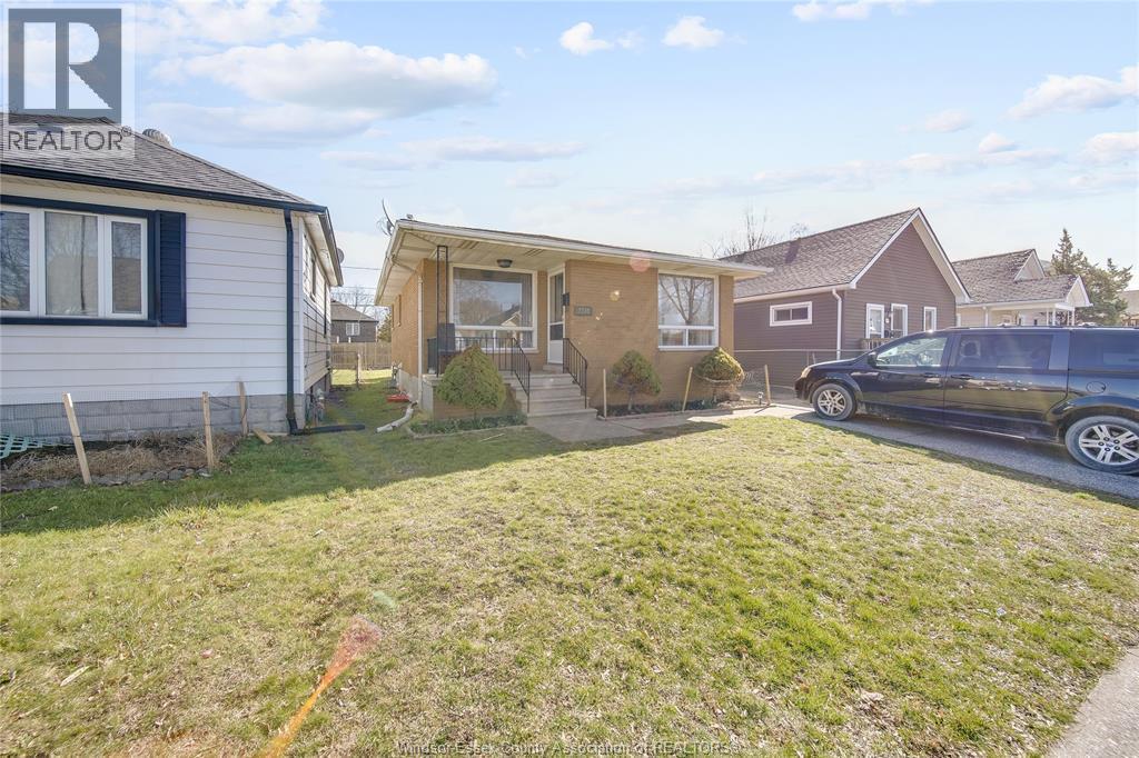 2340 George Avenue, Windsor, ON - Outdoor