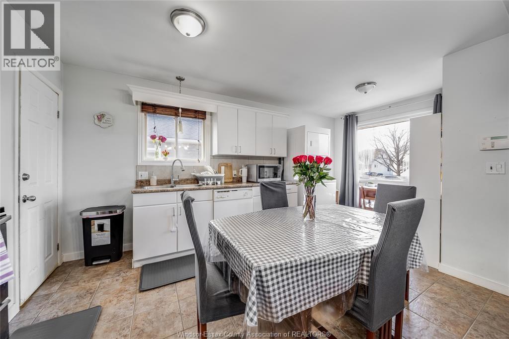 2340 George Avenue, Windsor, ON - Indoor Photo Showing Dining Room