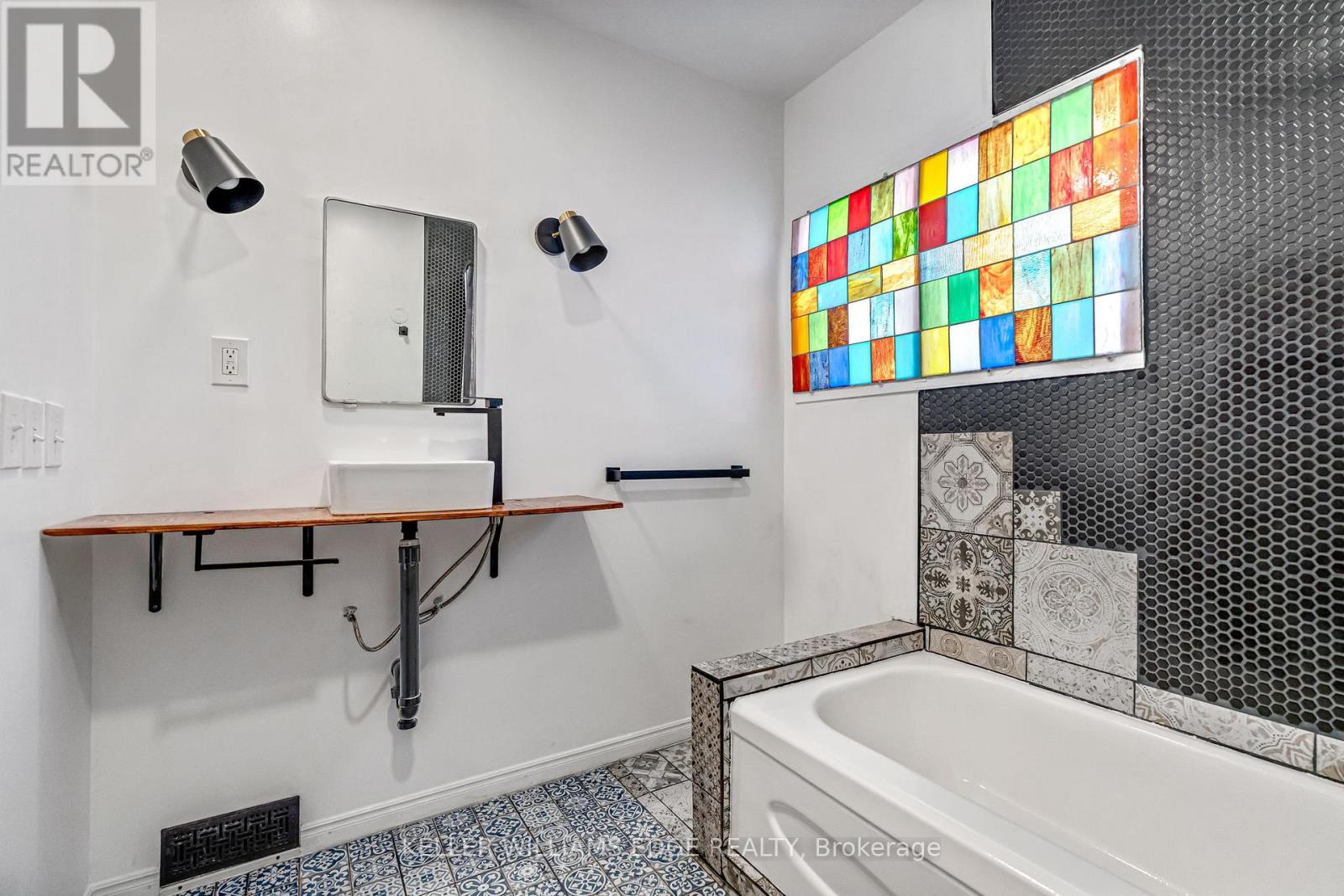 23 Clifford Street, Hamilton, ON - Indoor