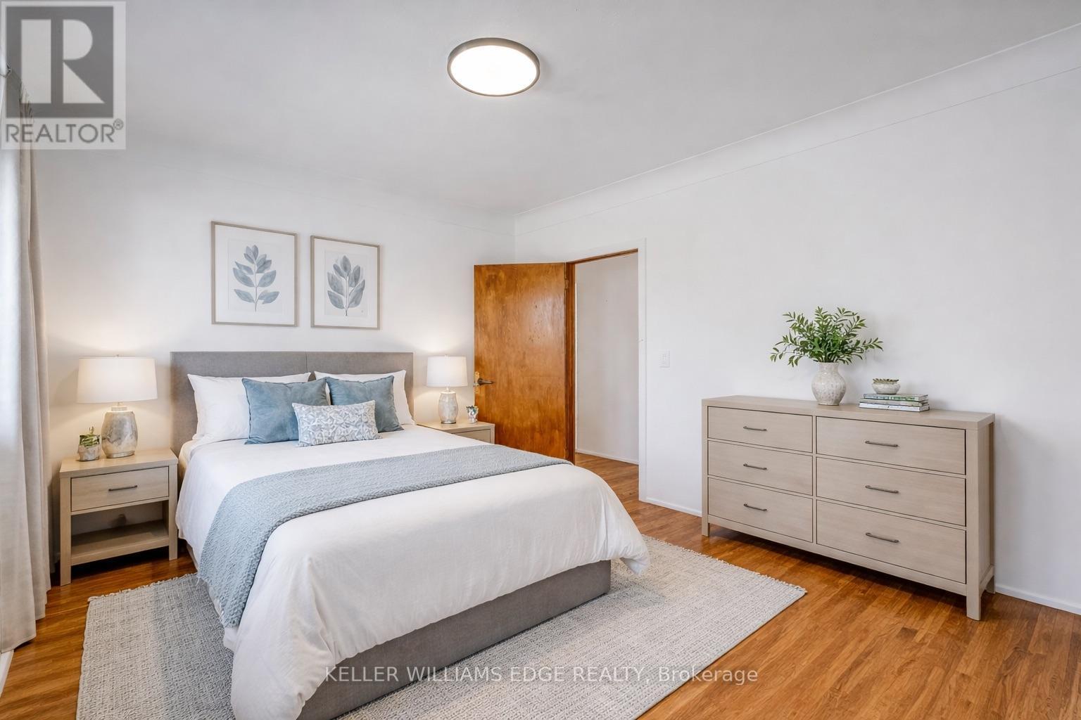 23 Clifford Street, Hamilton, ON - Indoor Photo Showing Bedroom