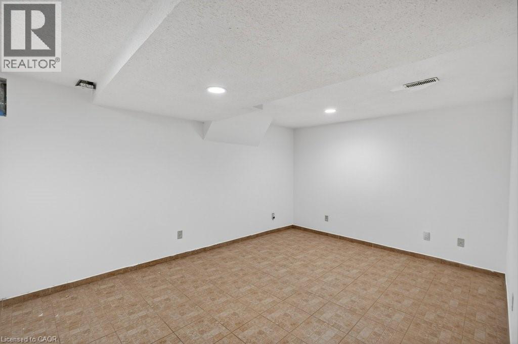 86 Rita Avenue, Hamilton, ON - Indoor Photo Showing Other Room