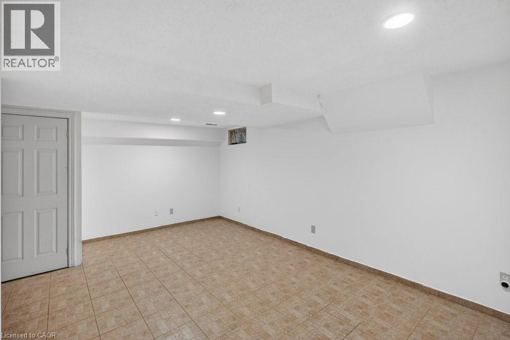 86 Rita Avenue, Hamilton, ON - Indoor Photo Showing Other Room