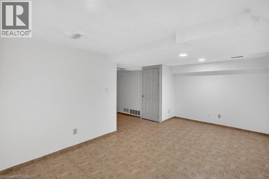 86 Rita Avenue, Hamilton, ON - Indoor Photo Showing Other Room