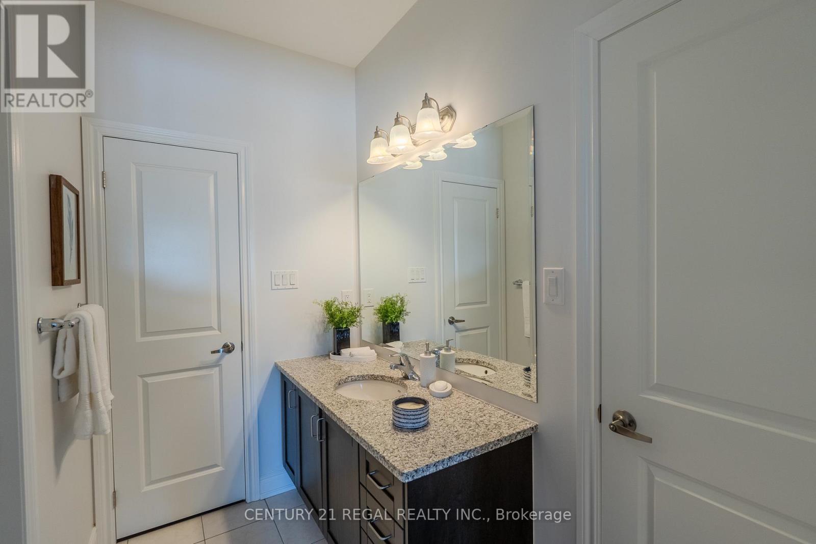 25 Elysian Fields Circle, Brampton, ON - Indoor Photo Showing Bathroom