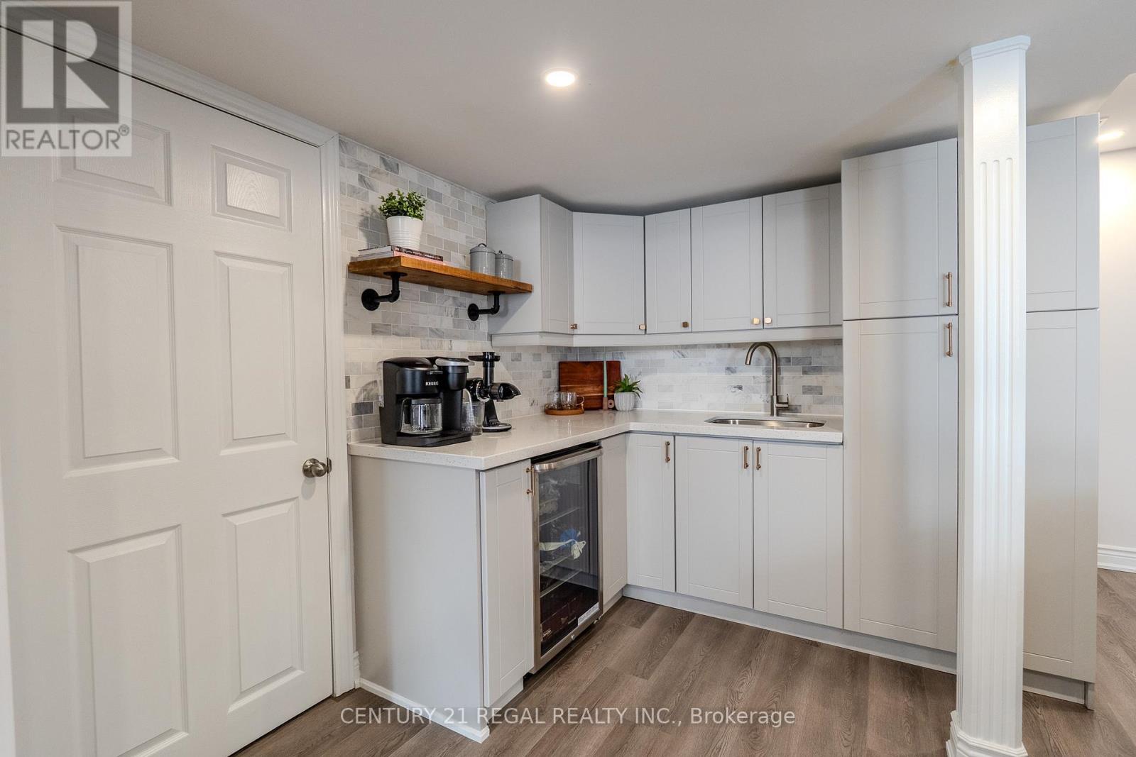 25 Elysian Fields Circle, Brampton, ON - Indoor Photo Showing Kitchen