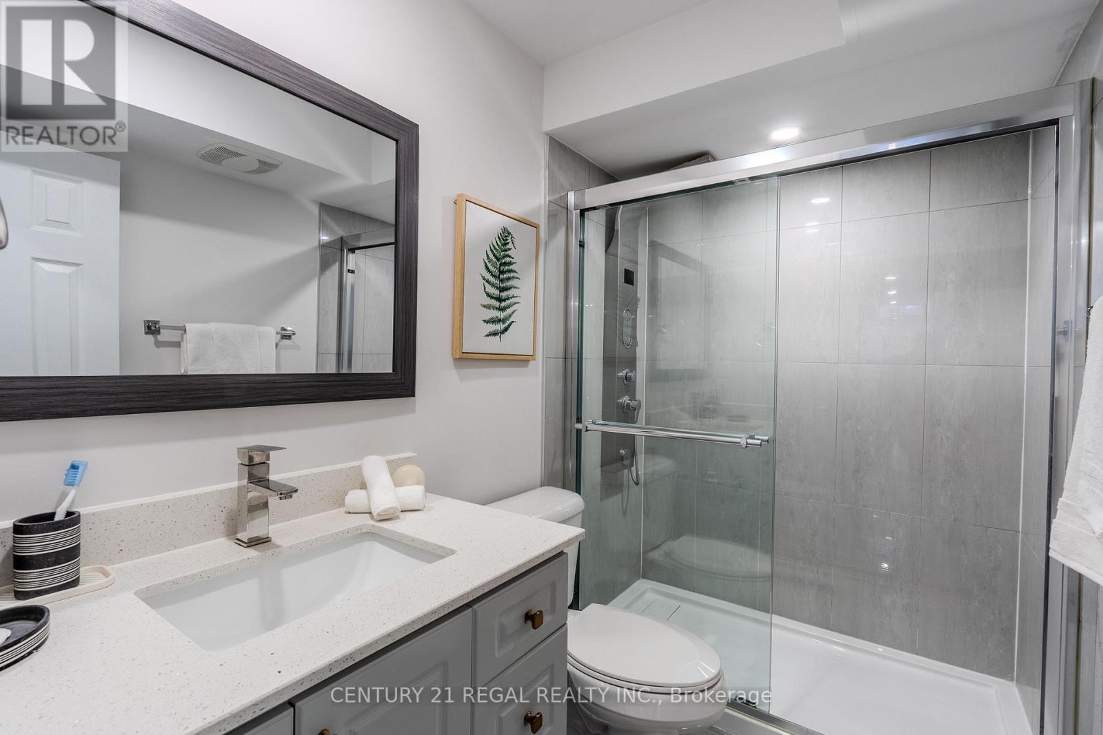 25 Elysian Fields Circle, Brampton, ON - Indoor Photo Showing Bathroom