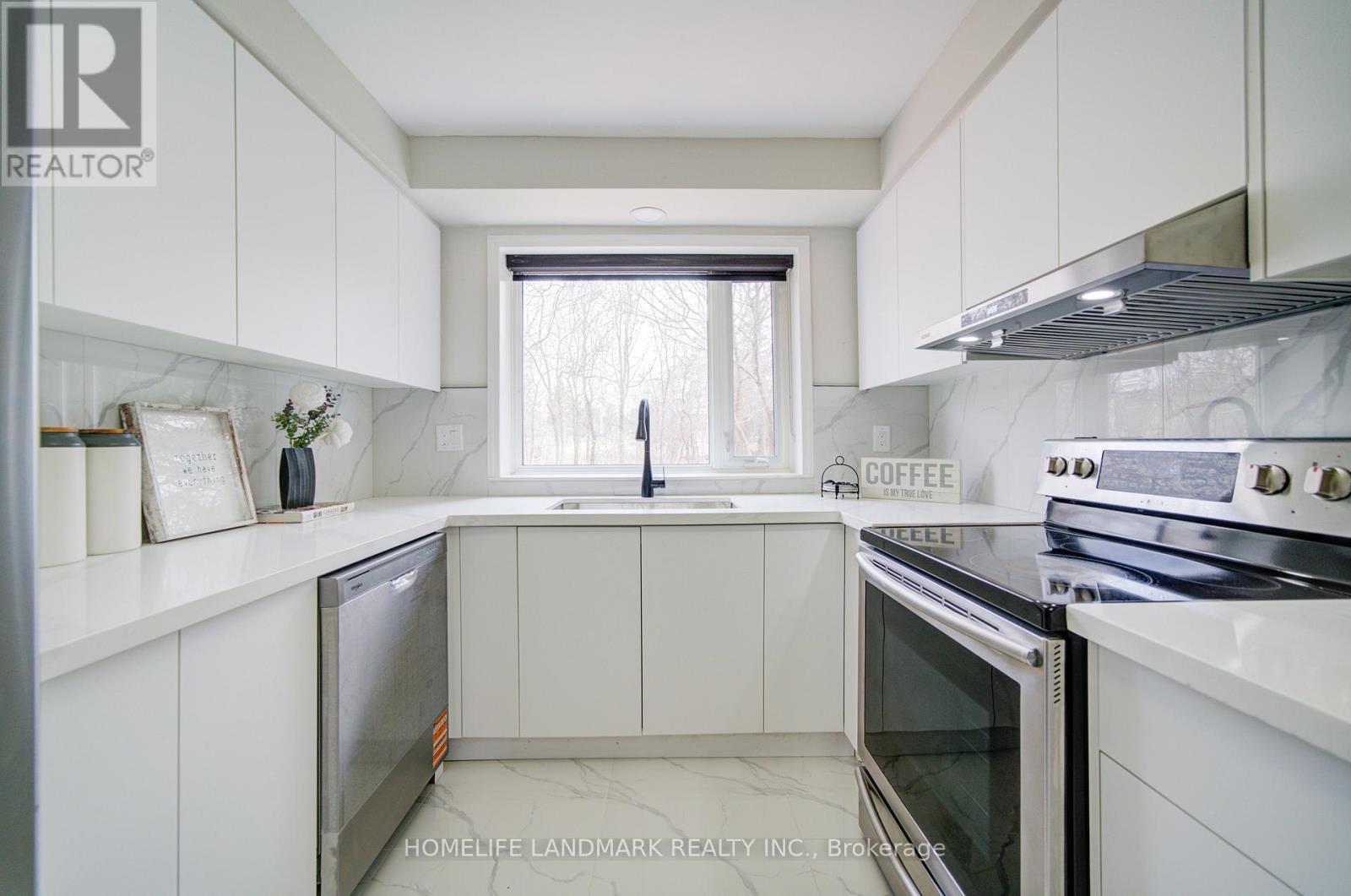 1111 Deer Run, Mississauga, ON - Indoor Photo Showing Kitchen