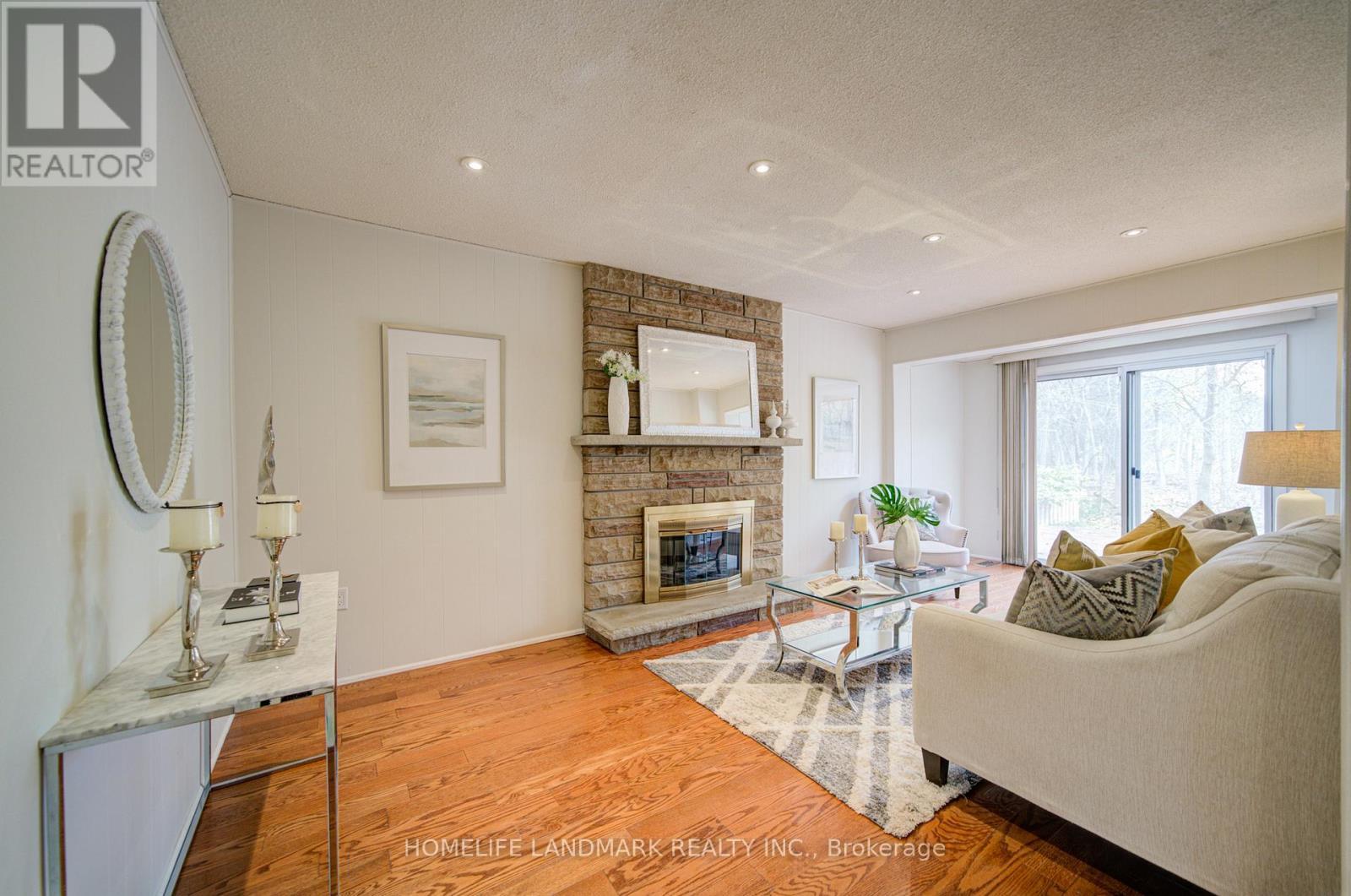 1111 Deer Run, Mississauga, ON - Indoor Photo Showing Living Room With Fireplace