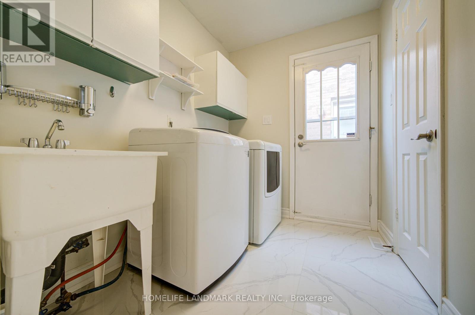 1111 Deer Run, Mississauga, ON - Indoor Photo Showing Laundry Room