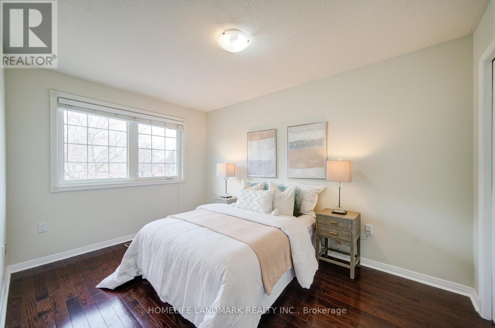 1111 Deer Run, Mississauga, ON - Indoor Photo Showing Bedroom