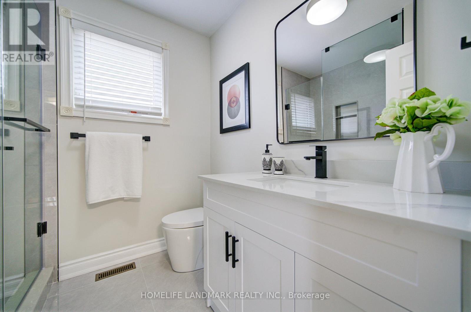 1111 Deer Run, Mississauga, ON - Indoor Photo Showing Bathroom