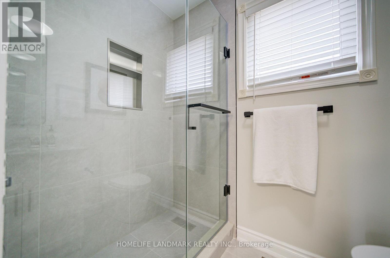 1111 Deer Run, Mississauga, ON - Indoor Photo Showing Bathroom
