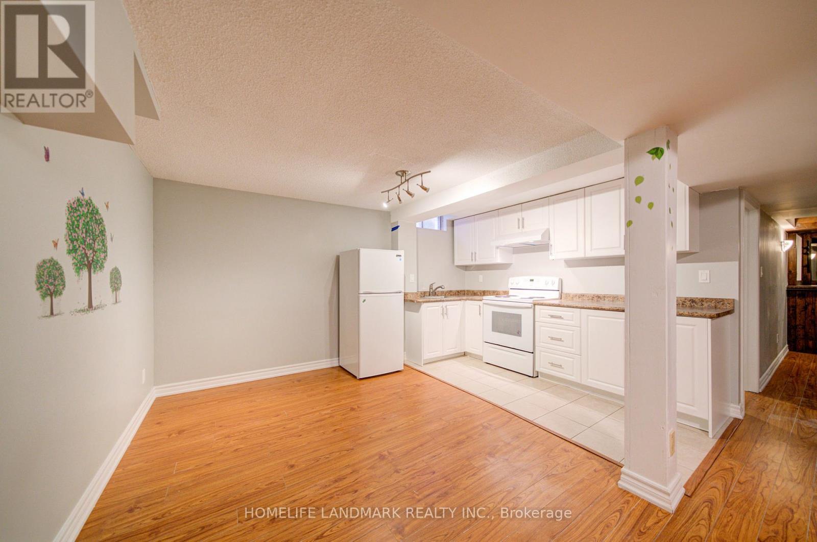 1111 Deer Run, Mississauga, ON - Indoor Photo Showing Kitchen