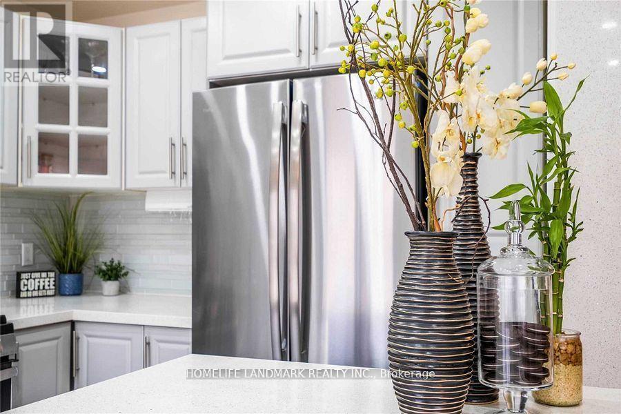 2764 Willowmore Way, Mississauga, ON - Indoor Photo Showing Kitchen