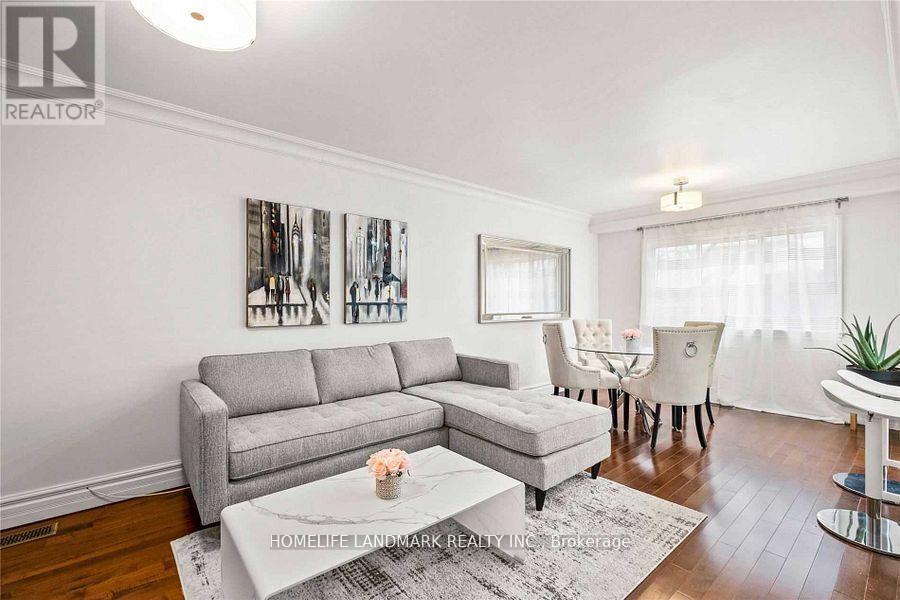 2764 Willowmore Way, Mississauga, ON - Indoor Photo Showing Living Room