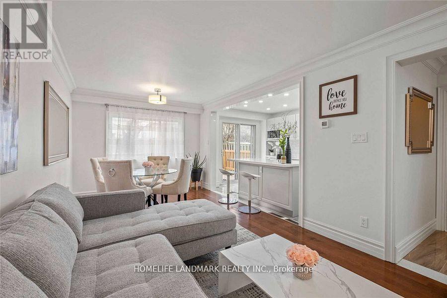 2764 Willowmore Way, Mississauga, ON - Indoor Photo Showing Living Room