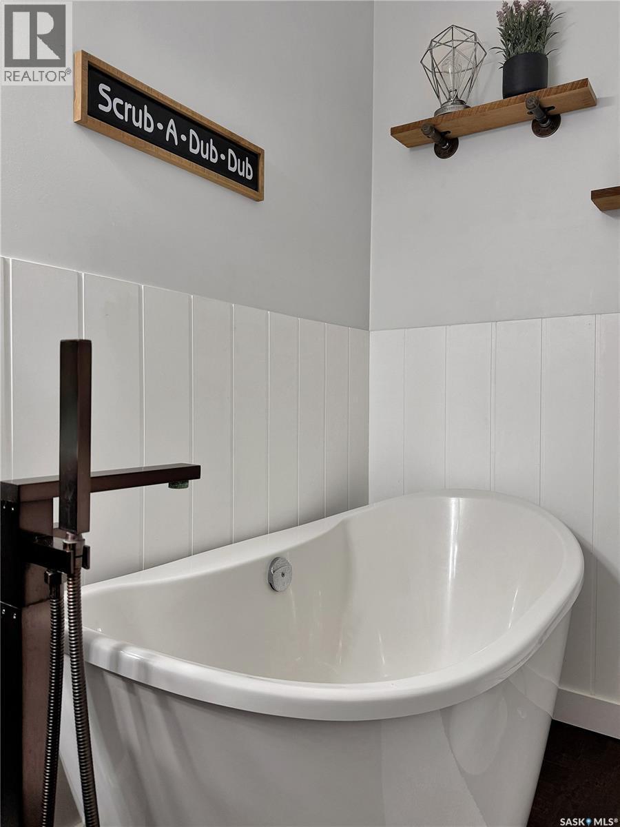 737 Sumner Street, Esterhazy, SK - Indoor Photo Showing Bathroom