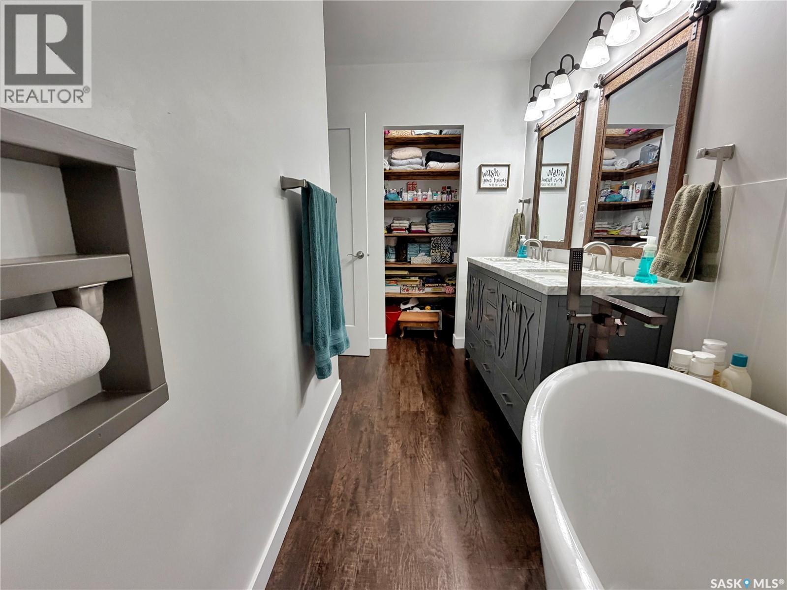 737 Sumner Street, Esterhazy, SK - Indoor