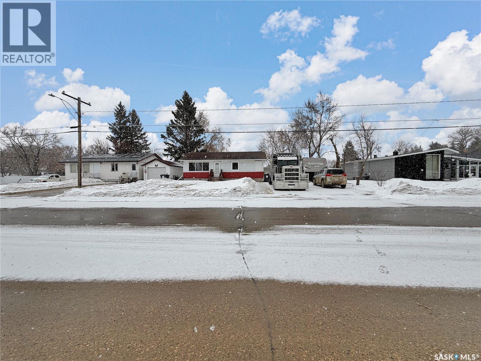 737 Sumner Street, Esterhazy, SK - Outdoor