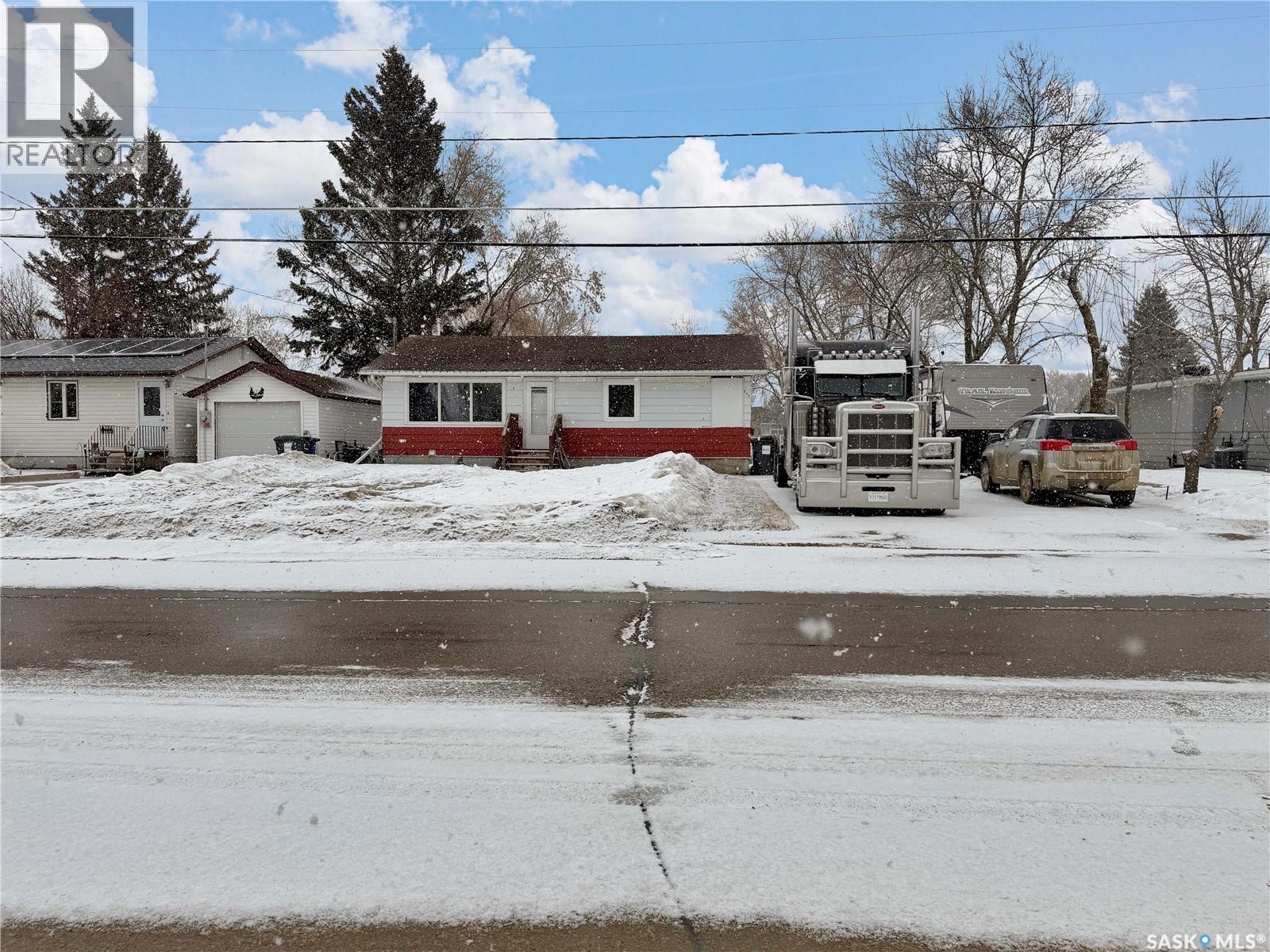 737 Sumner Street, Esterhazy, SK - Outdoor