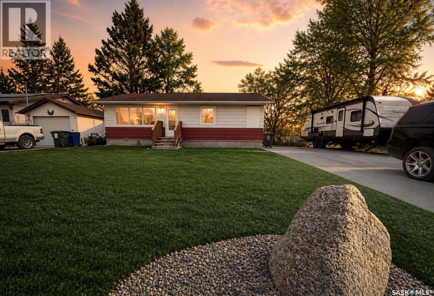 737 Sumner Street, Esterhazy, SK - Outdoor