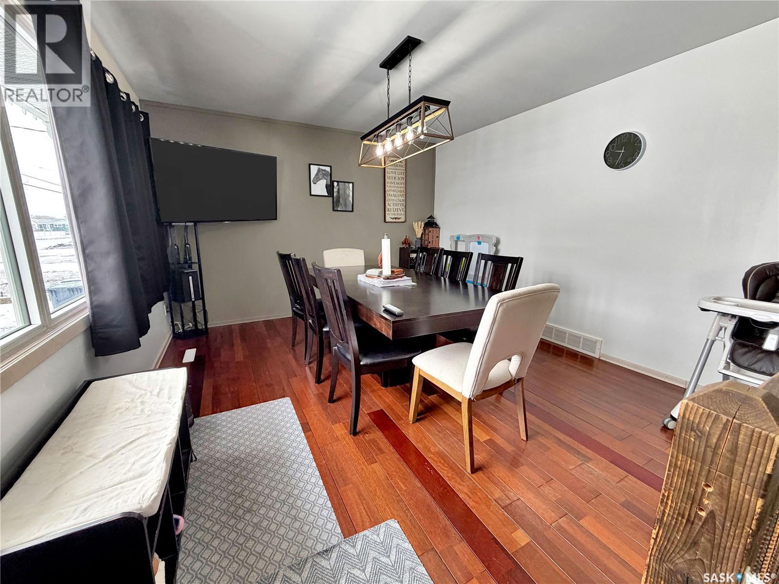 737 Sumner Street, Esterhazy, SK - Indoor Photo Showing Dining Room