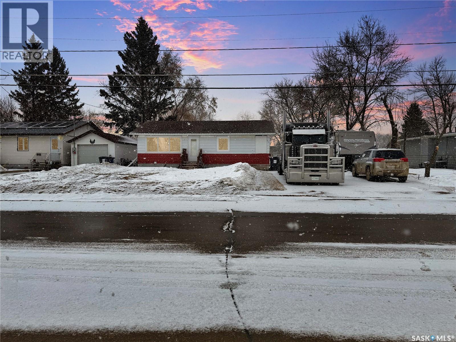 737 Sumner Street, Esterhazy, SK - Outdoor