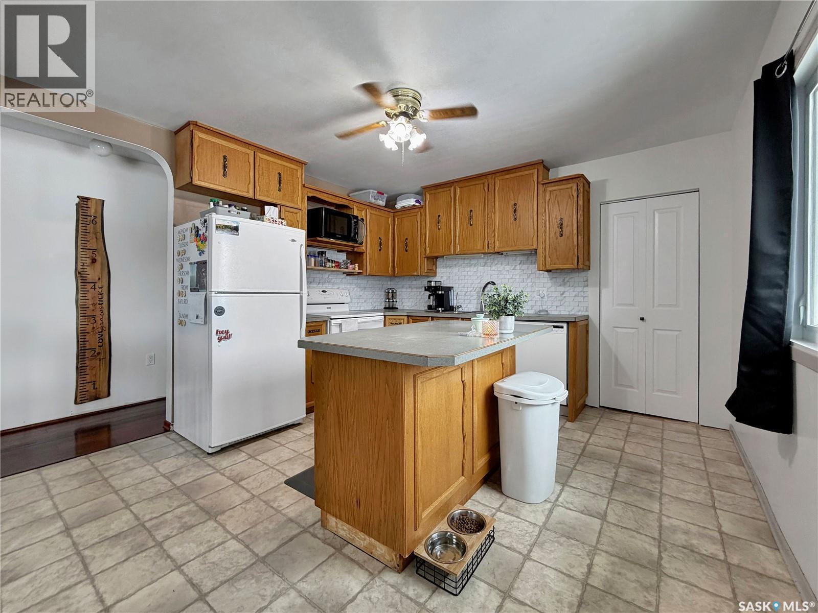 737 Sumner Street, Esterhazy, SK - Indoor Photo Showing Kitchen
