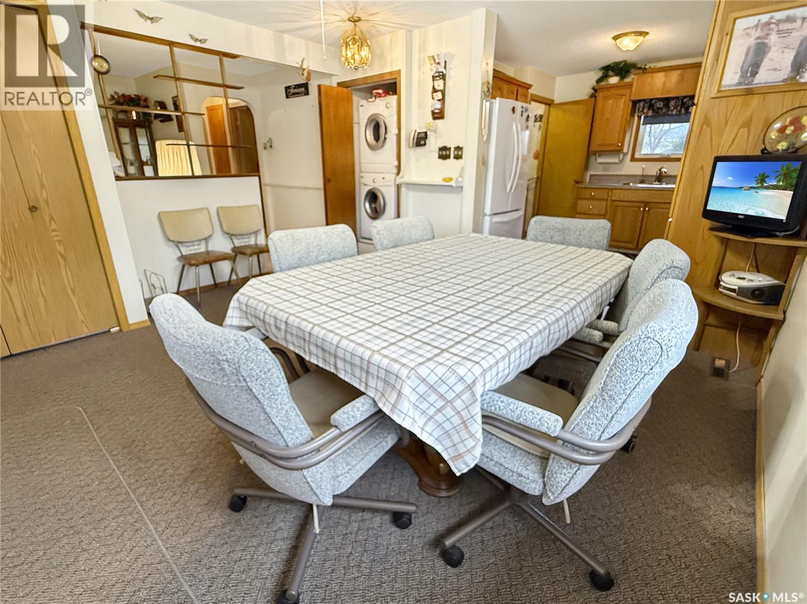 880 3Rd Avenue Ne, Swift Current, SK - Indoor Photo Showing Dining Room