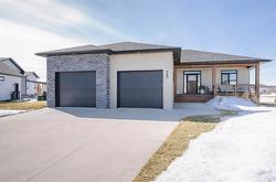 23 MURANO Cove Steinbach, MB R5G 2W1