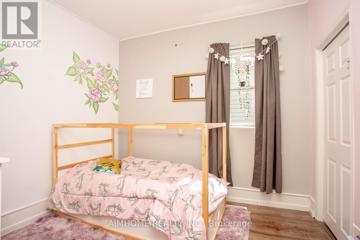 7 Rathgar Street, London East, ON - Indoor Photo Showing Bedroom