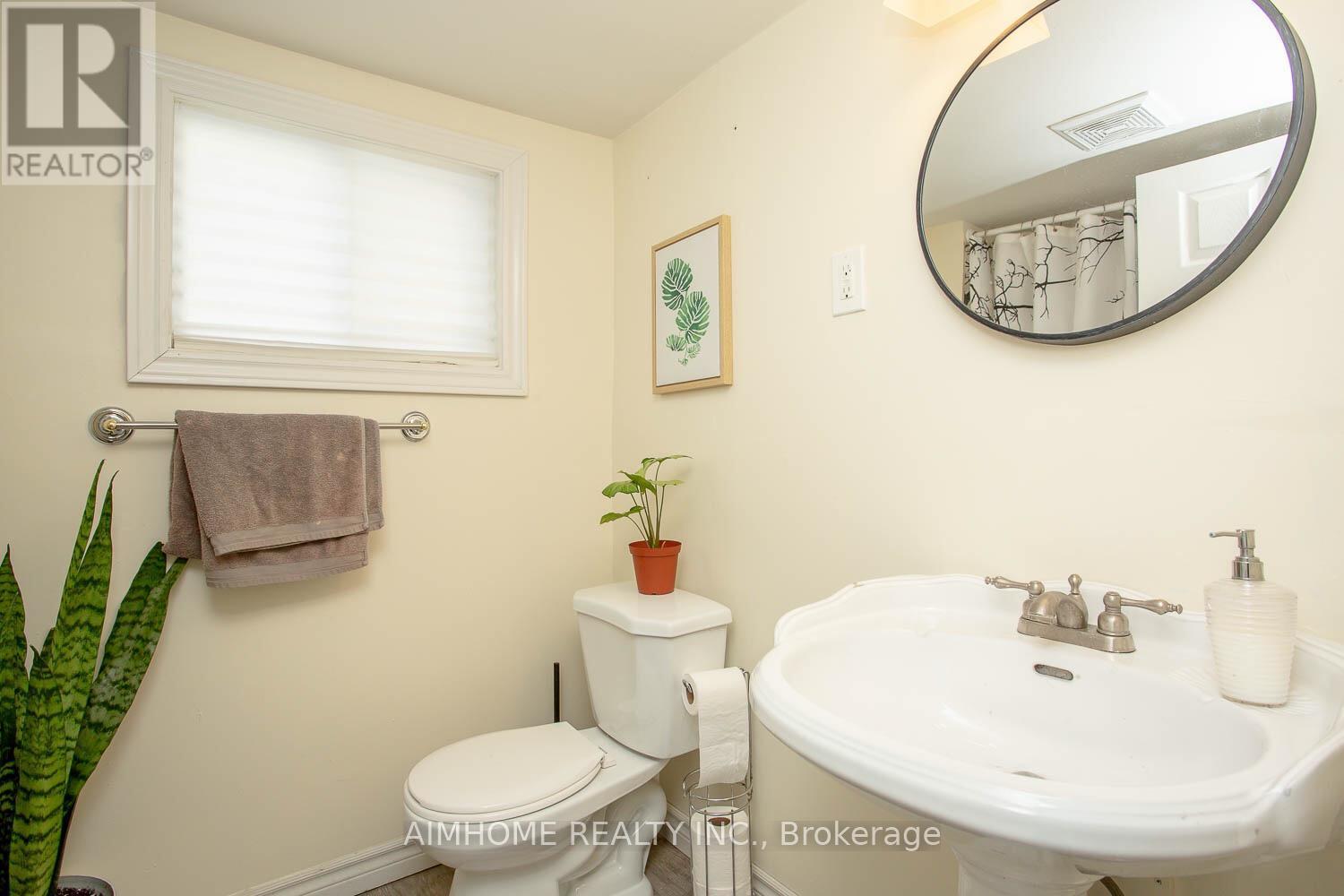 7 Rathgar Street, London East, ON - Indoor Photo Showing Bathroom