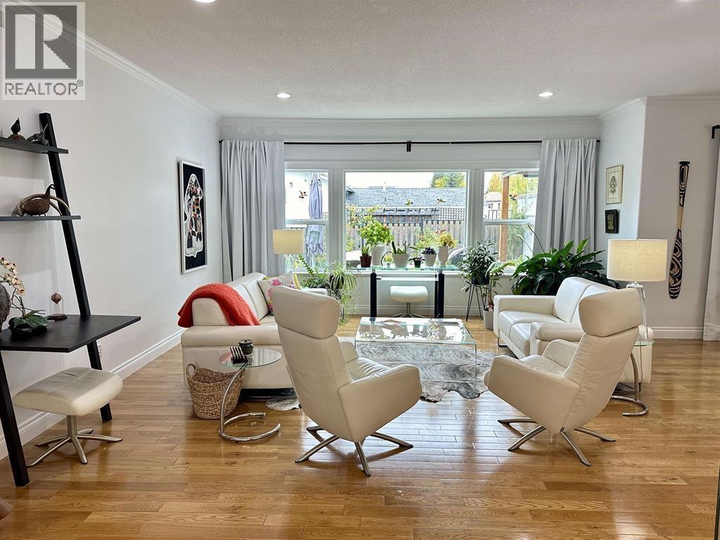 3473 Hargreaves Avenue, Vanderhoof, BC - Indoor Photo Showing Living Room