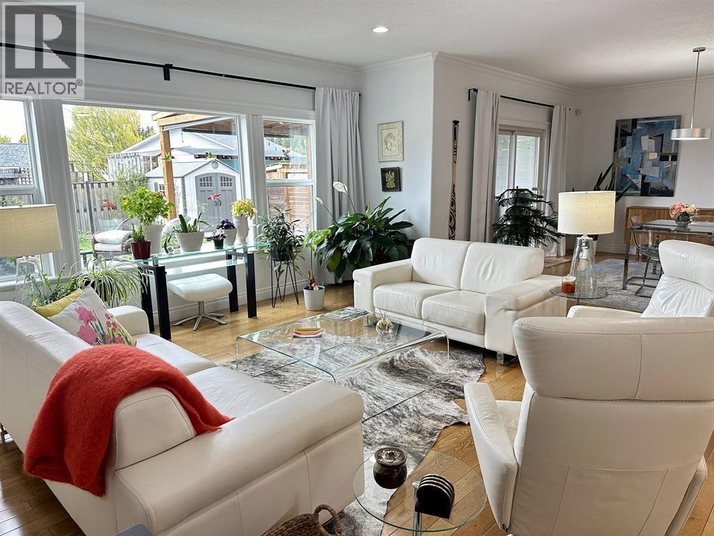 3473 Hargreaves Avenue, Vanderhoof, BC - Indoor Photo Showing Living Room