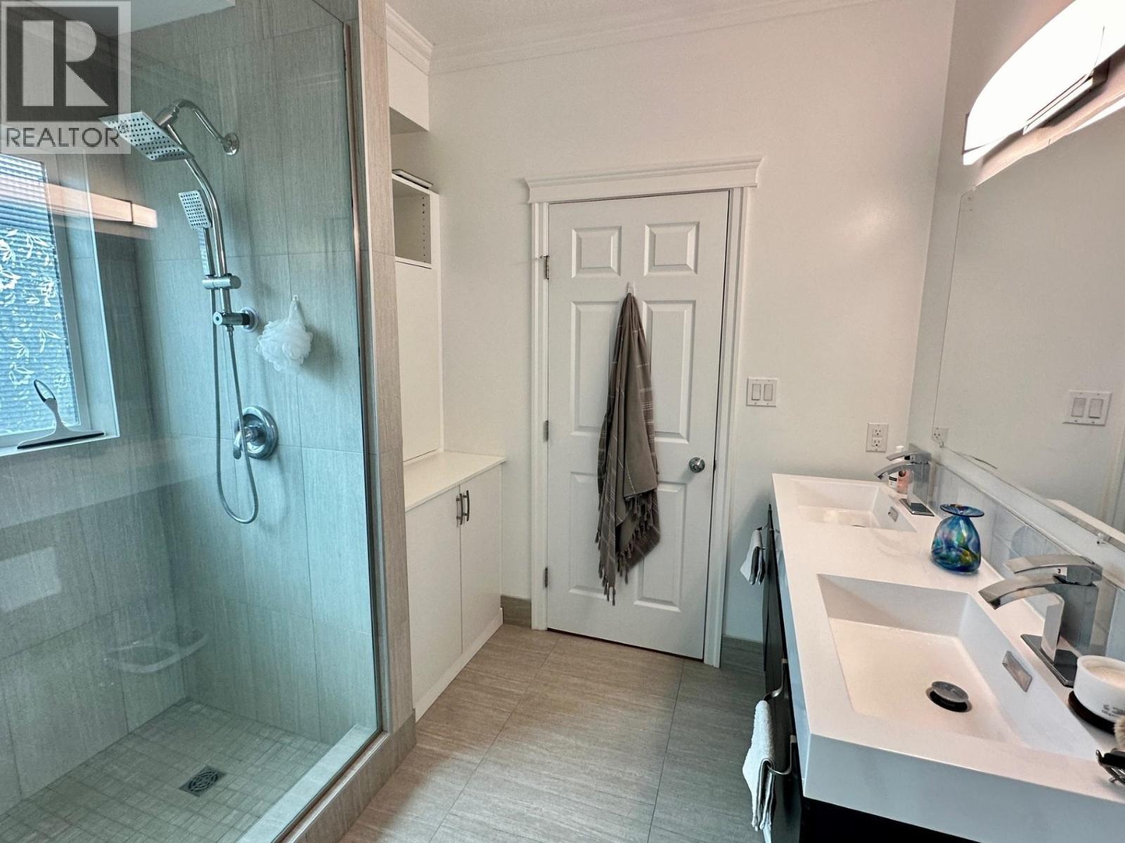 3473 Hargreaves Avenue, Vanderhoof, BC - Indoor Photo Showing Bathroom