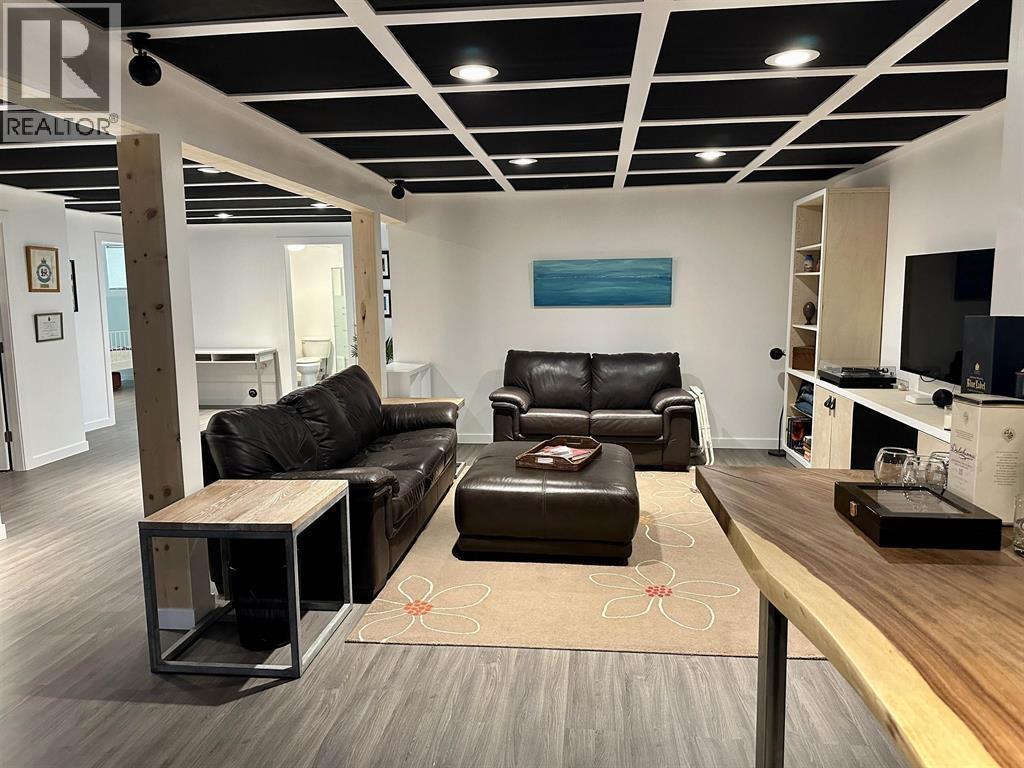 3473 Hargreaves Avenue, Vanderhoof, BC - Indoor Photo Showing Living Room