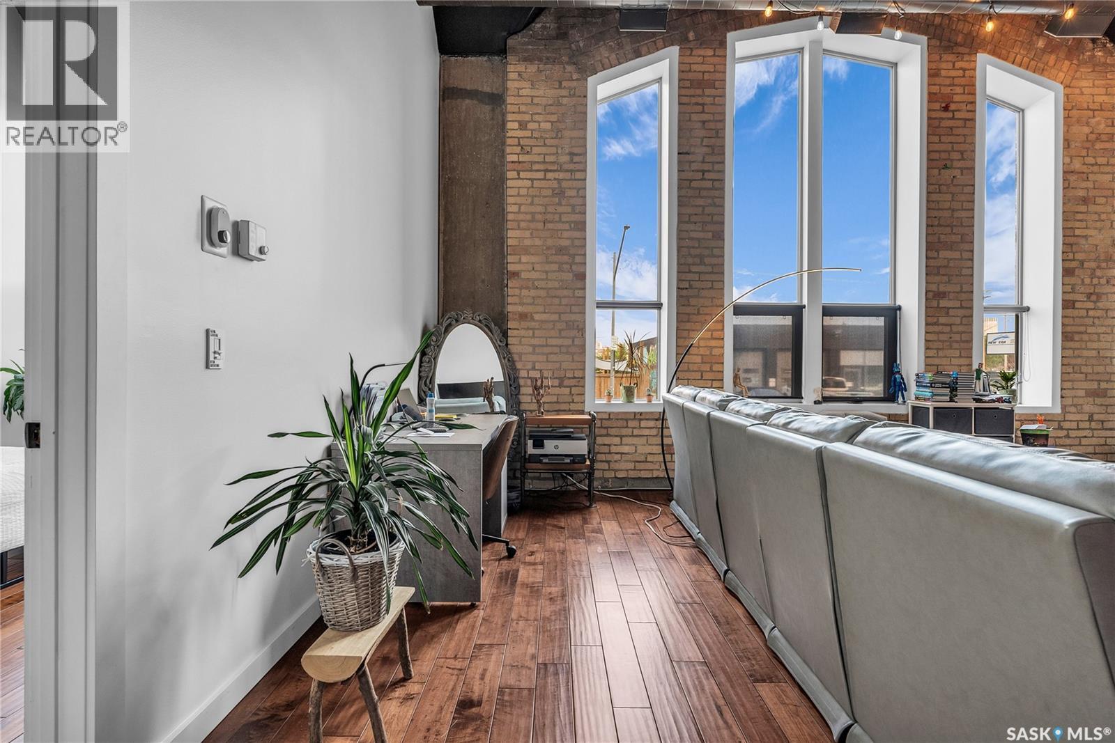 105 211 D Avenue N, Saskatoon, SK -