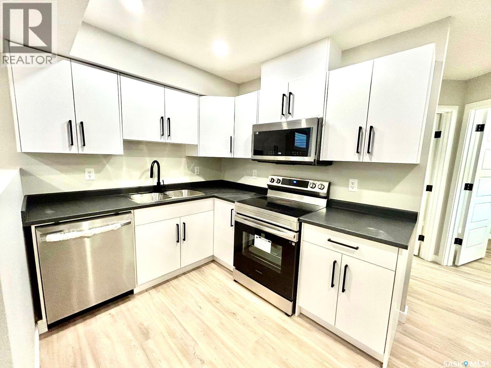 202 Cowessess Road, Saskatoon, SK - Indoor Photo Showing Kitchen With Stainless Steel Kitchen