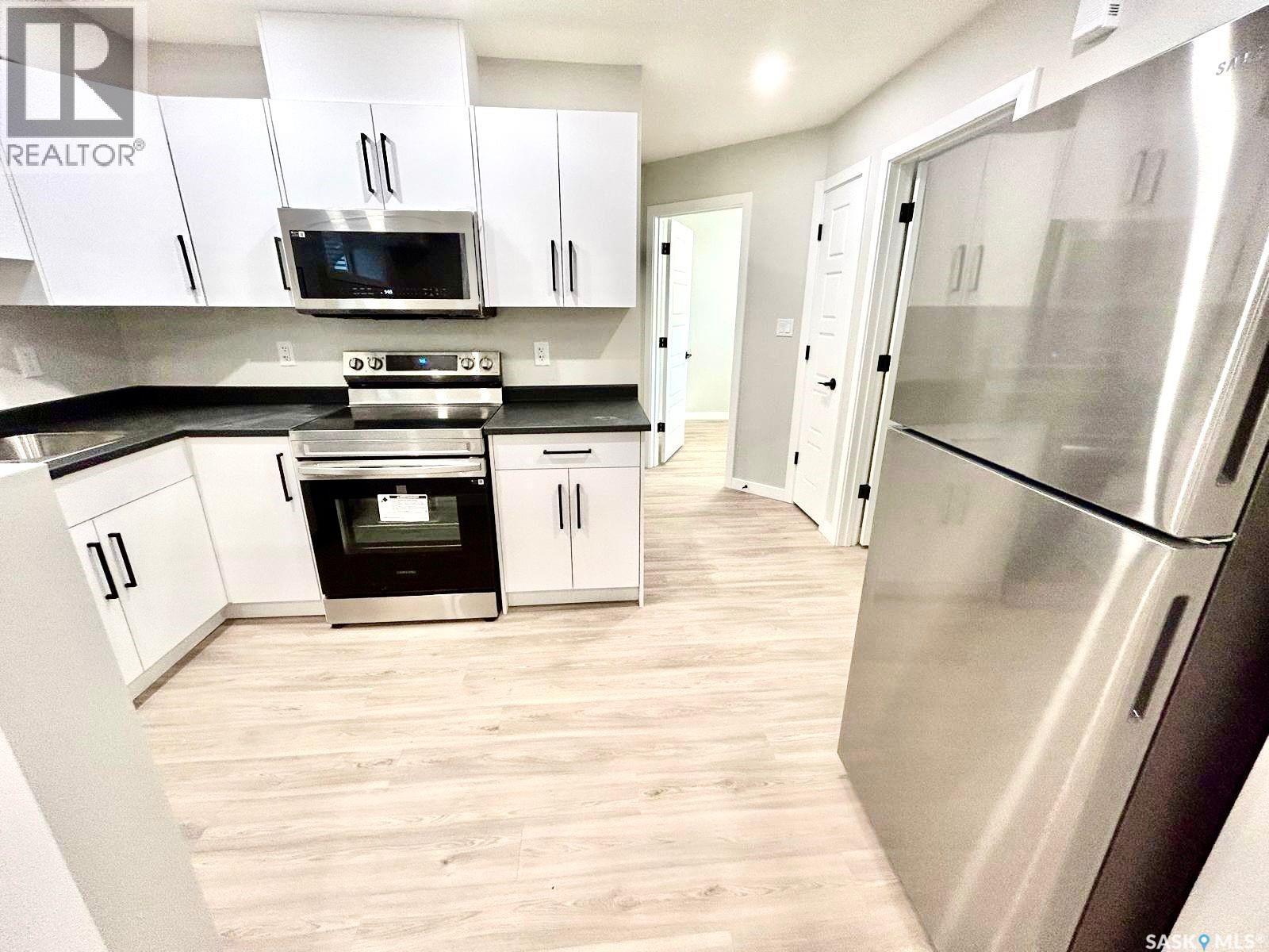202 Cowessess Road, Saskatoon, SK - Indoor Photo Showing Kitchen With Stainless Steel Kitchen