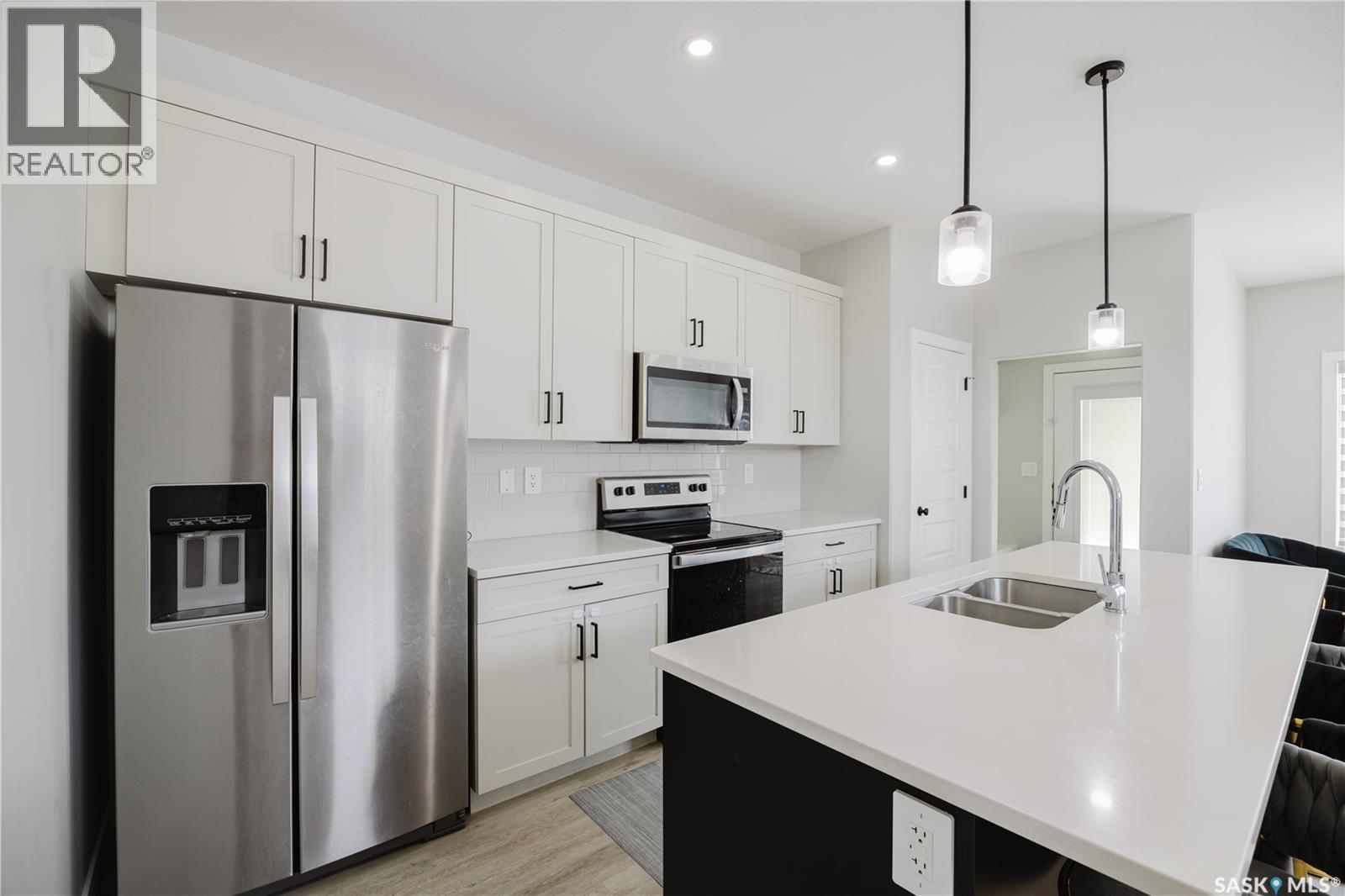 202 Cowessess Road, Saskatoon, SK - Indoor Photo Showing Kitchen With Stainless Steel Kitchen With Double Sink With Upgraded Kitchen