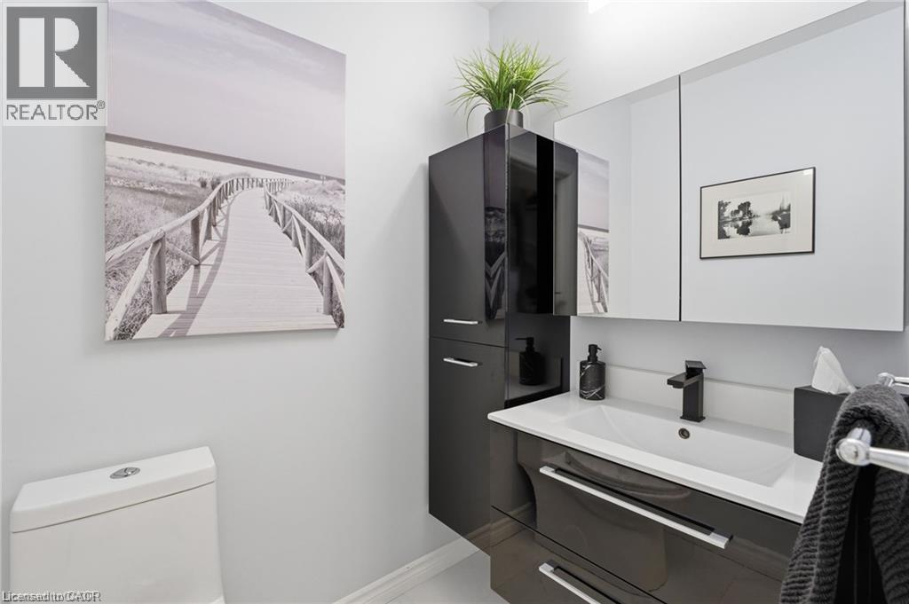 Bathroom with vanity and toilet - 668 Tomahawk Crescent, Ancaster, ON - Indoor Photo Showing Bathroom