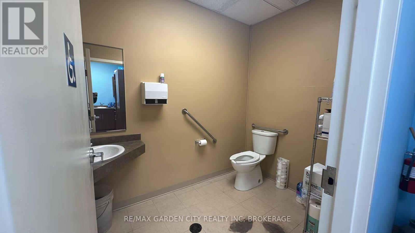 4 - 595 Carlton Street, St. Catharines (Carlton/Bunting), ON