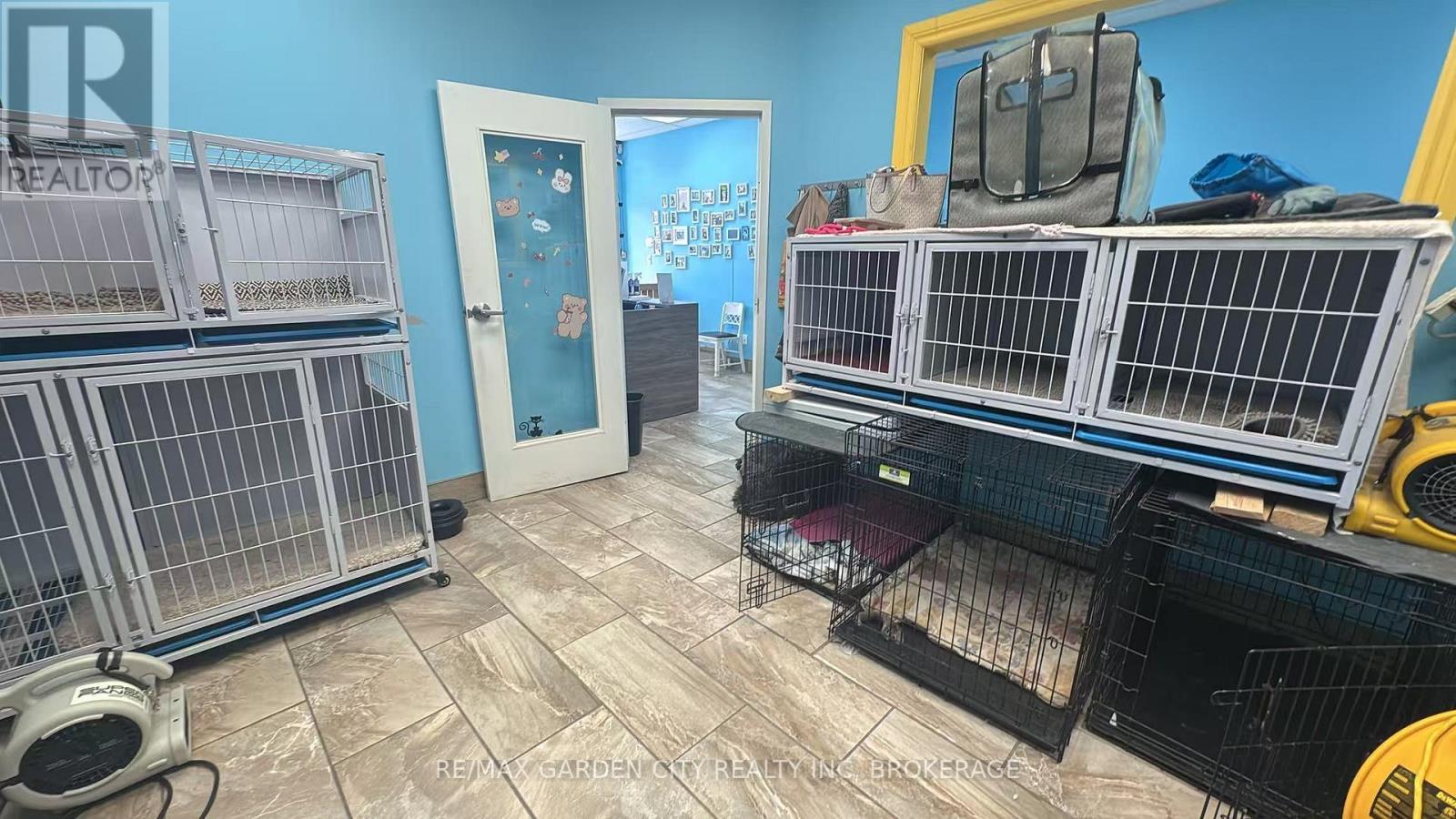 4 - 595 Carlton Street, St. Catharines (Carlton/Bunting), ON