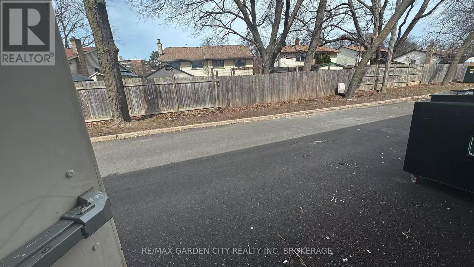 4 - 595 Carlton Street, St. Catharines (Carlton/Bunting), ON