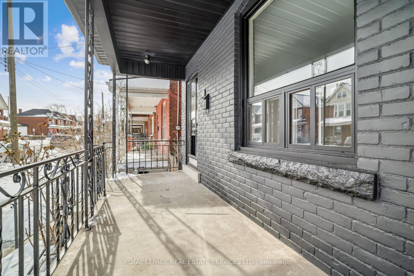 83 Barnesdale Avenue N, Hamilton, ON - Outdoor With Exterior