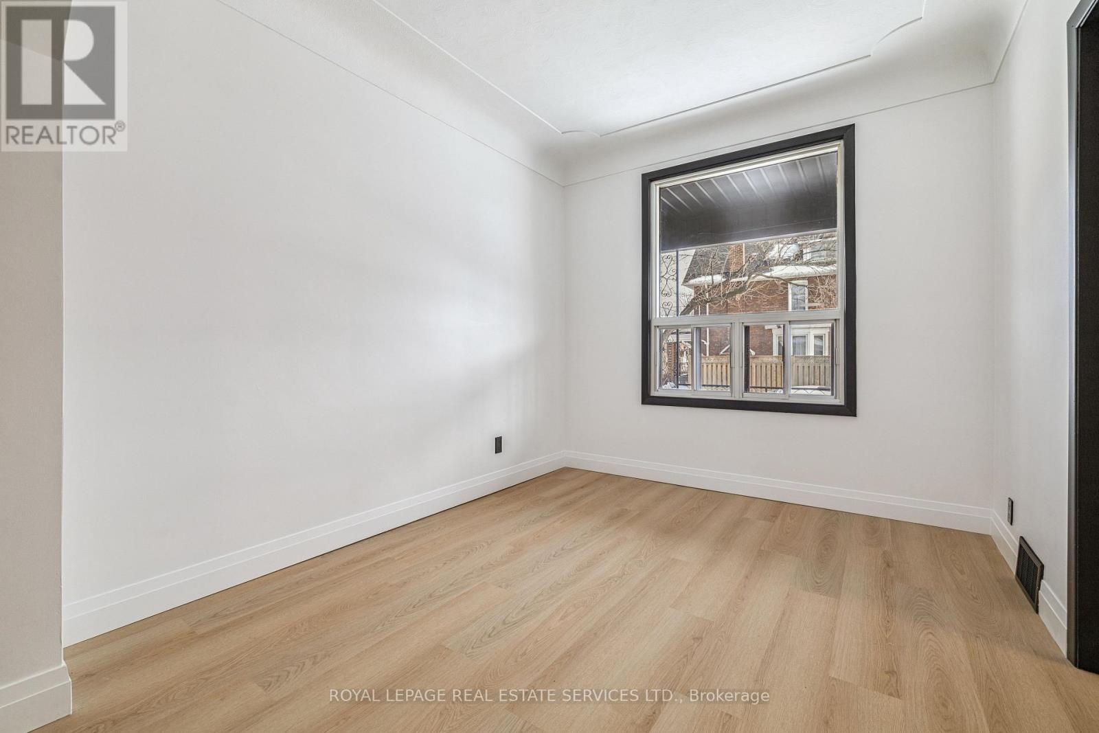 83 Barnesdale Avenue N, Hamilton, ON - Indoor Photo Showing Other Room