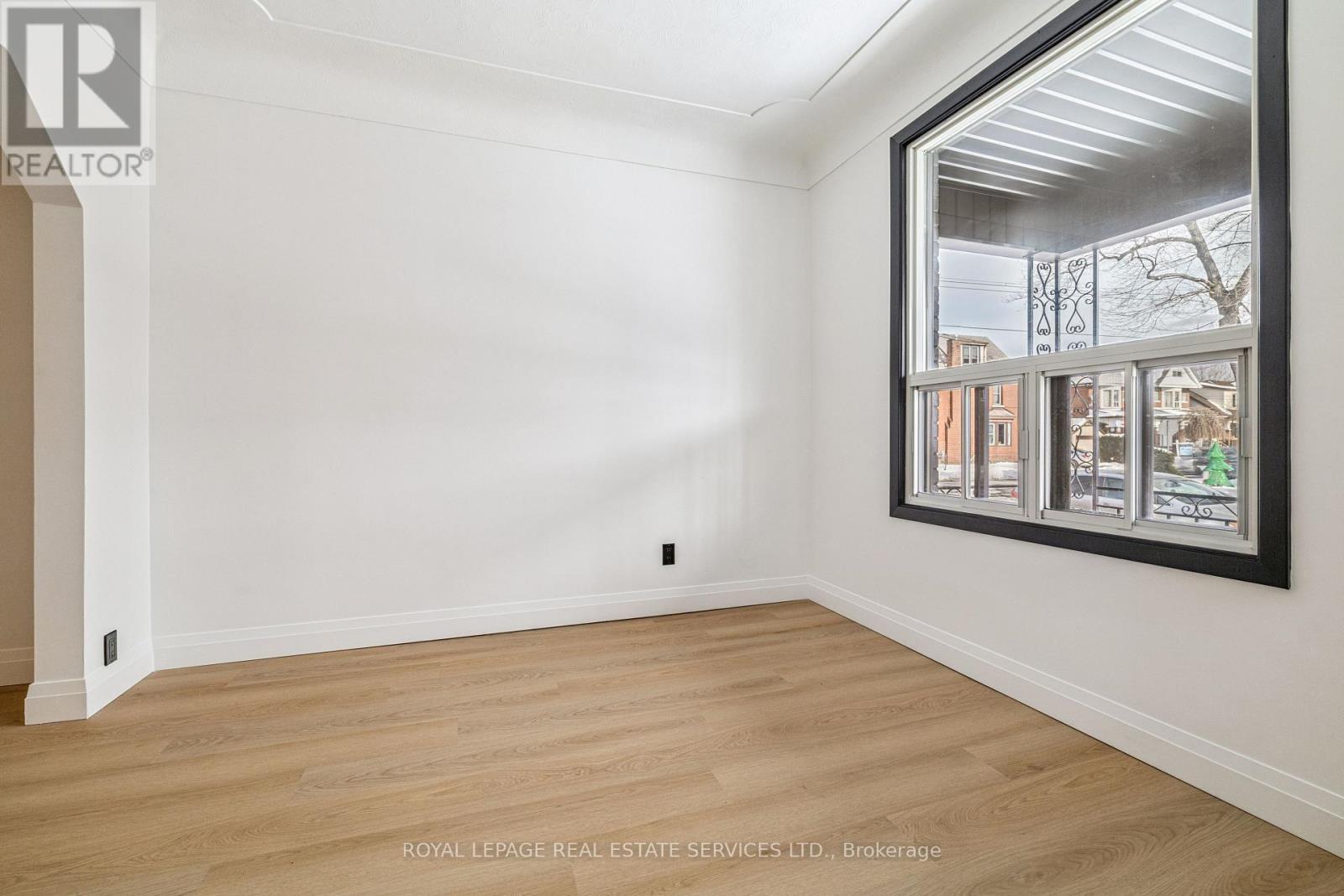 83 Barnesdale Avenue N, Hamilton, ON - Indoor Photo Showing Other Room